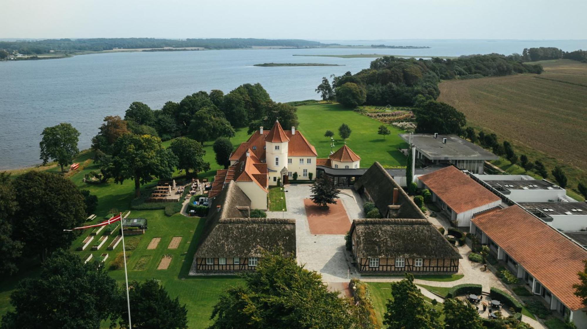Gl. Avernaes Sinatur Hotel & Konference Ebberup Dış mekan fotoğraf