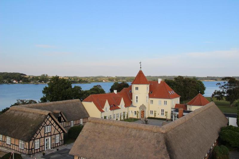Gl. Avernaes Sinatur Hotel & Konference Ebberup Dış mekan fotoğraf
