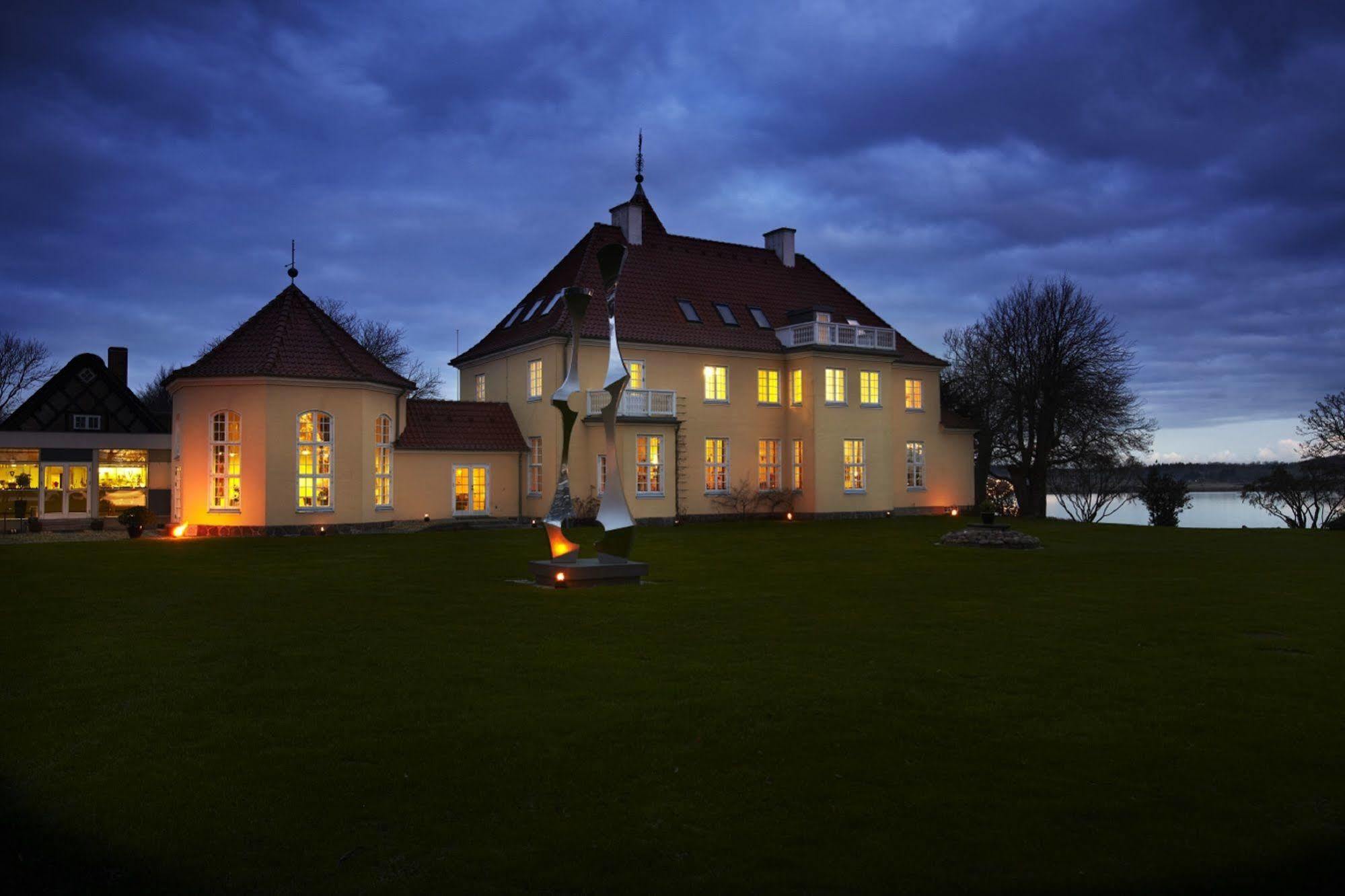 Gl. Avernaes Sinatur Hotel & Konference Ebberup Dış mekan fotoğraf